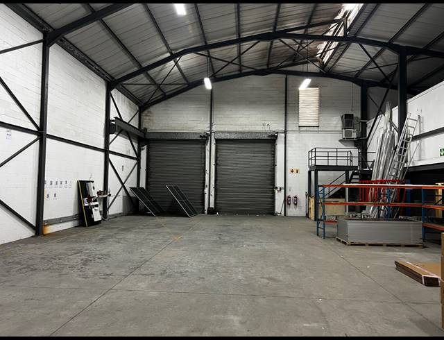 900M² WAREHOUSE TO LET IN AIRPORT INDUSTRIA